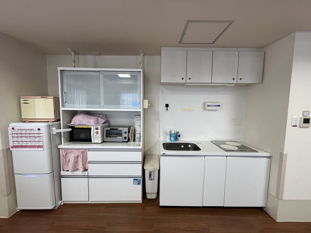 調理用キッチン キッチン 必要な設備が整った調理スペースです。明るく清潔感のある環境で快適に利用できます。