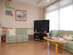 明るい居室の様子