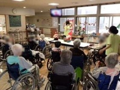 車椅子の方々と交流する空間  