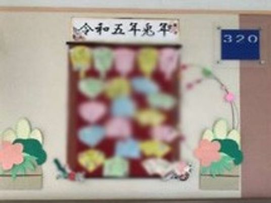 掲示物の前の様子