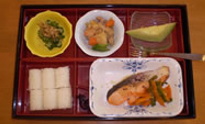 色とりどりの食事の盛り合わせ