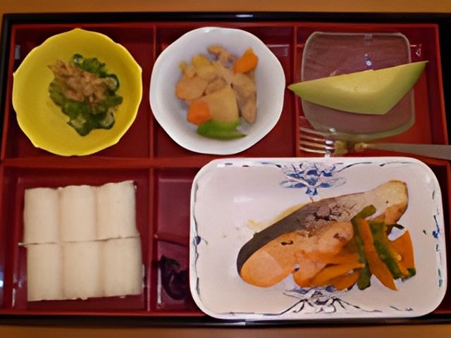 色とりどりの食事の盛り合わせ 料理 栄養バランスの取れた食事で、健康をサポートします。見た目も美しく、美味しさが引き立ちます。
