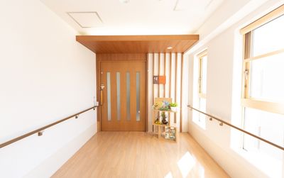 自然光あふれる廊下