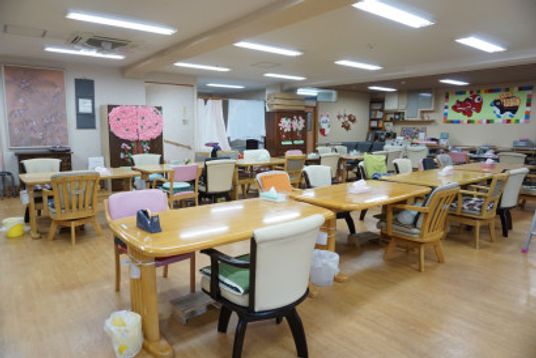 明るい広々とした室内