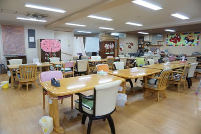 明るい広々とした室内