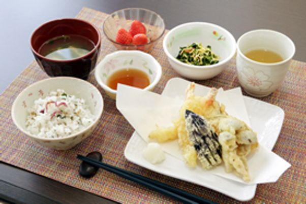 和食料理、テーブル