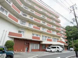 多階層の建物の外観