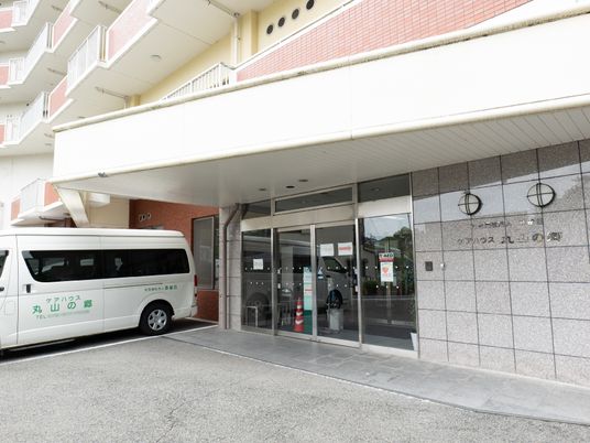 エントランスの清潔感ある外観