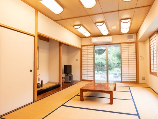 明るい和室の居室