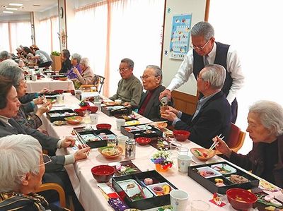 共に食事を楽しむ居室