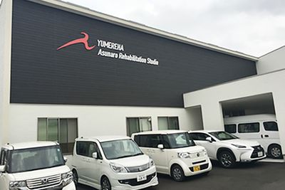 駐車場と建物