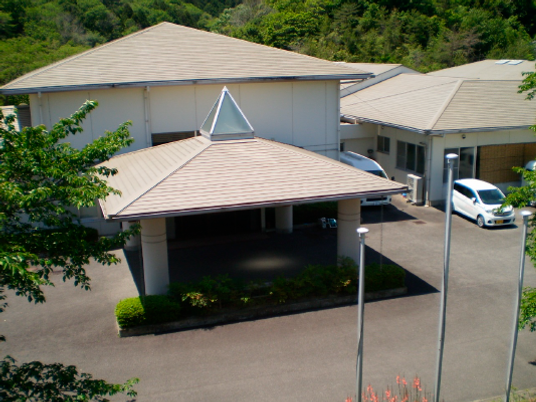 山あいの建物外観  