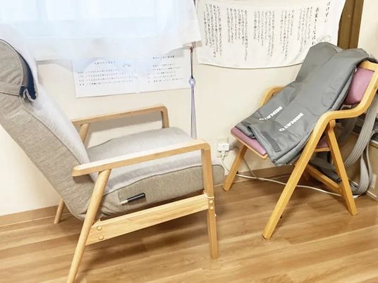 休憩用チェアのある部屋  
