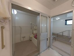 充実設備の浴室