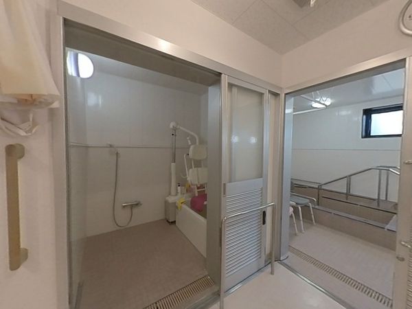 充実設備の浴室
