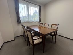 窓際の会議室  