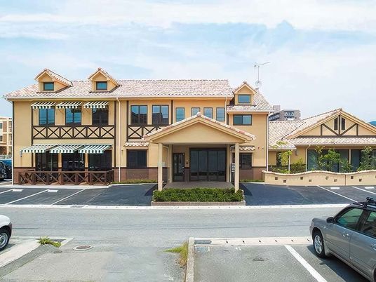 洋風の外観の建物  