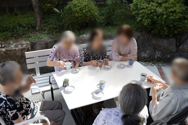庭での憩いの様子