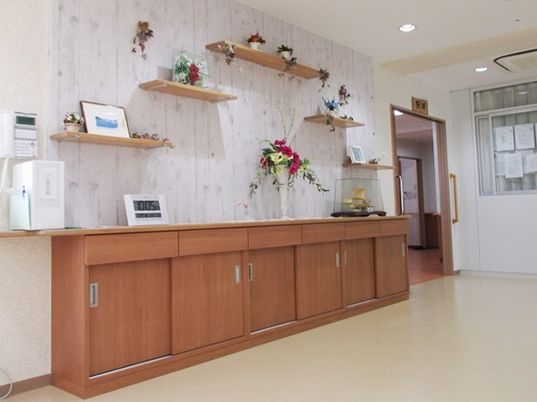 受付カウンターと装飾