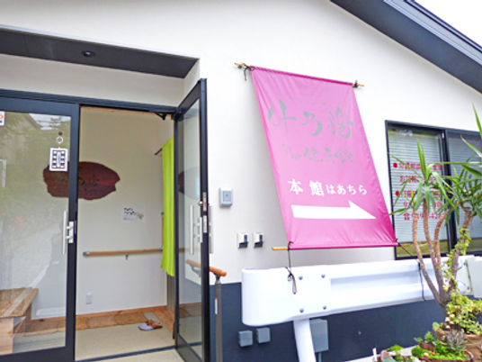 シンプルなエントランス