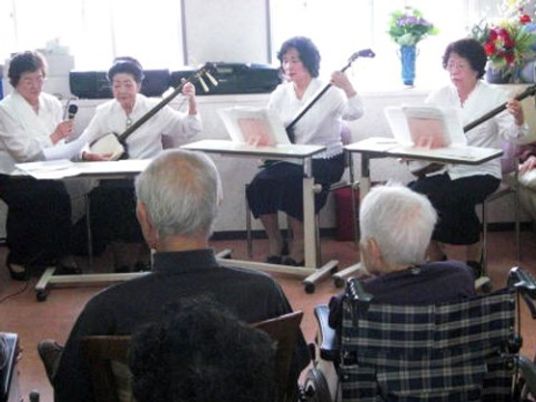 活動する高齢者の様子