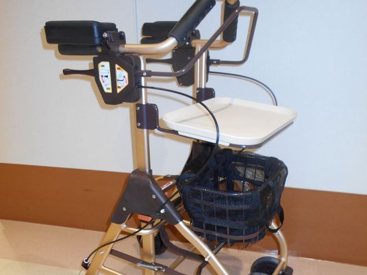 歩行補助機器の廊下  