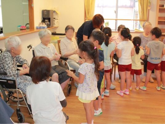 子どもと触れ合う職場