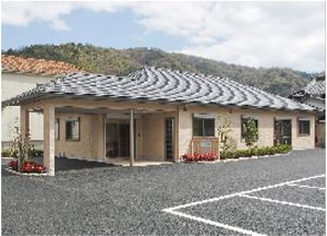 静かな建物の外観