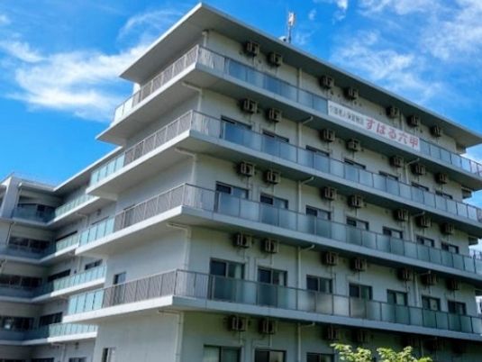 多層階建ての建物外観