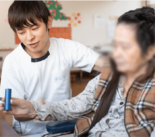 親切な介護の様子