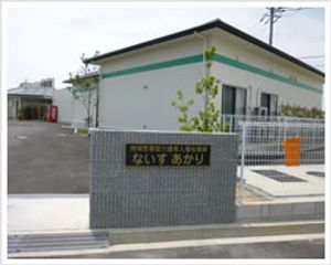 落ち着いた施設の外観
