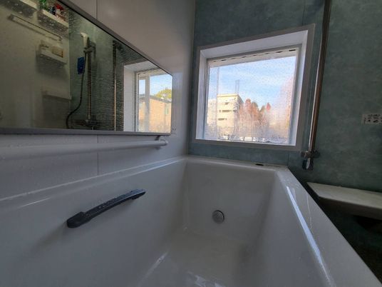 自然光が入る浴槽
