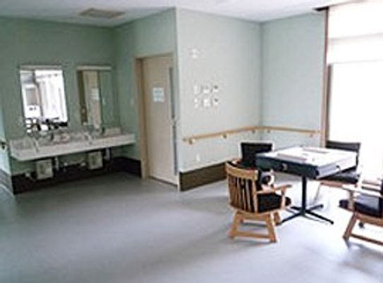 明るいスペースの洗面台