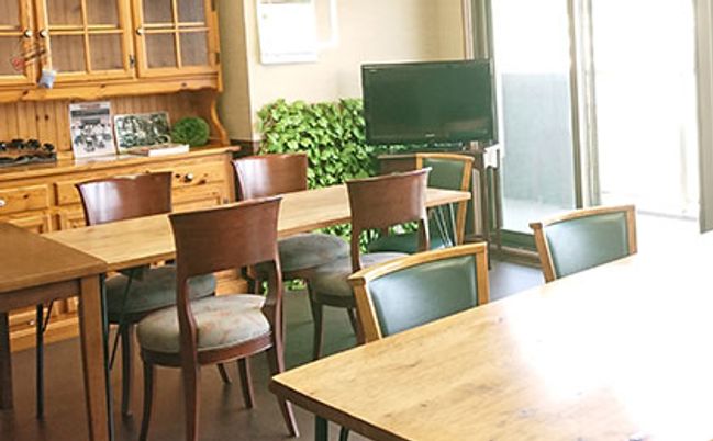 自然光のあるダイニングルーム