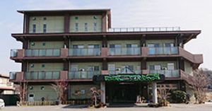 広い玄関の建物