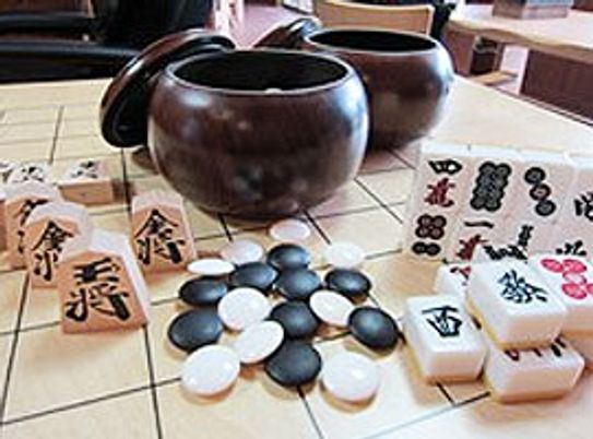 囲碁と将棋のセットのテーブル