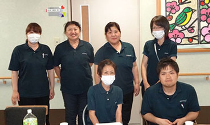 笑顔のスタッフたち