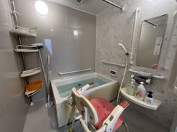 設備の整った浴室
