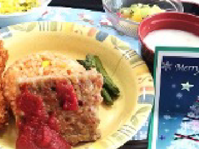 クリスマス料理 料理 季節感あふれるクリスマスの食事です。温かい雰囲気の中で、特別なひとときをお過ごしいただけます。
