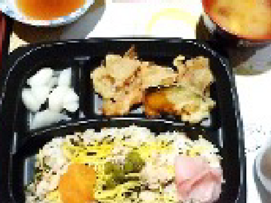 食事内容を示すお盆