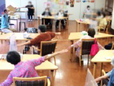 集団体操の様子の部屋