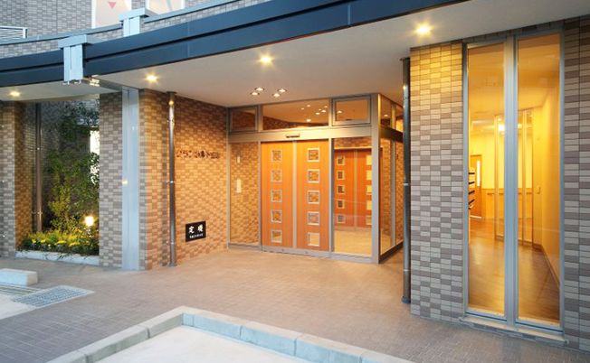 清潔感あるエントランス