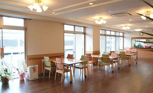清潔で快適な食堂空間