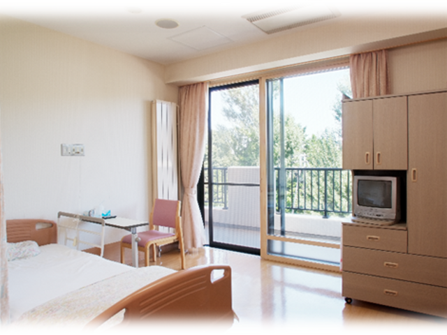 明るい個室の居室 居室 自然光が差し込む明るい居室です。快適に過ごせるベッドや収納が揃います。