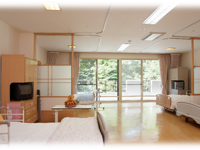 自然光が入る居室 居室 大きな窓から自然光がたっぷりと差し込む明るい居室です。快適な環境で過ごせます。