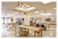 広々とした明るいラウンジ