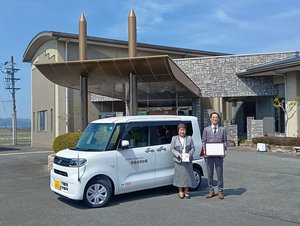 送迎車と外観  