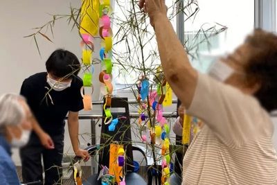 楽しい飾り付けの様子