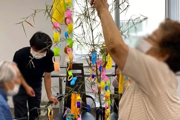 楽しい飾り付けの様子