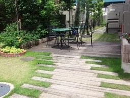 緑豊かな中庭